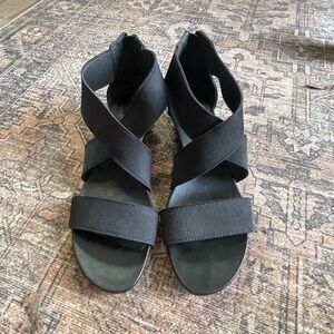 Vera Wang Black Sandals with Crisscross Straps and Ankle Support